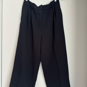 EUC - ARITZIA EFFORTLESS CROP - CREPETTE